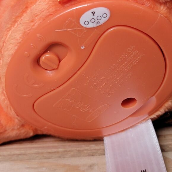 Leapfrog Colorful Counting Red Panda 8" Singing & Talking Educational Plush - Picture 8 of 11